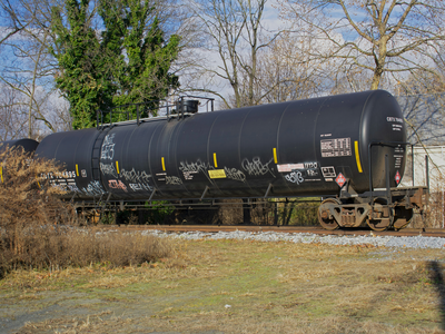 Rail tank car for petroleum rail freight